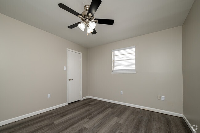 1BR, 1BA - 770SF - Primary Bedroom - City View Apartments - Internet Included!