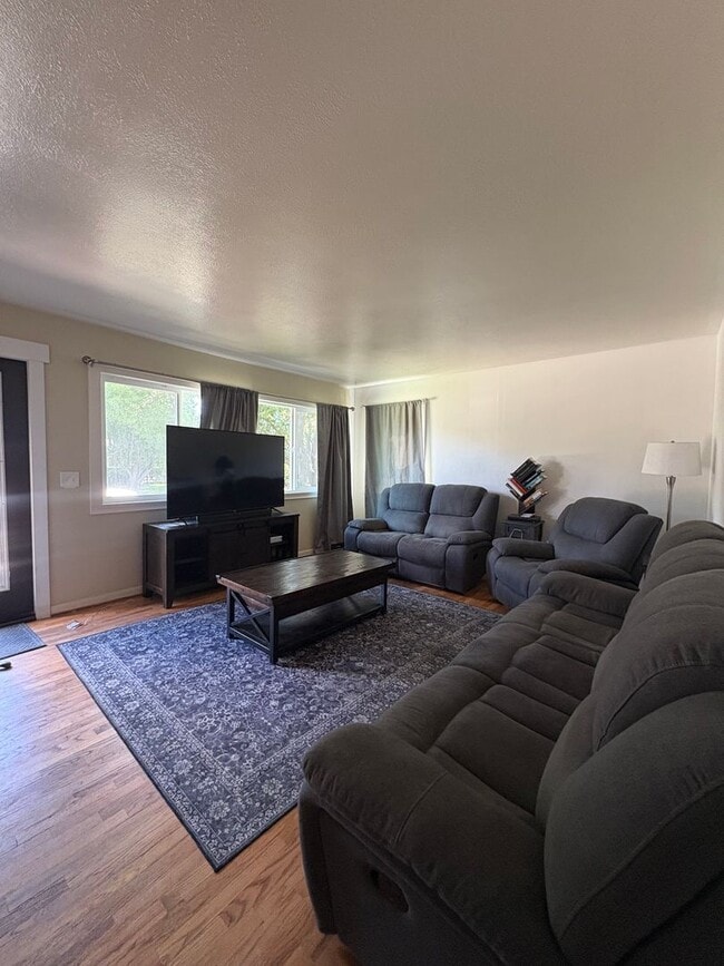 Photo - Spacious 4 bed 2 Bath Centrally Located