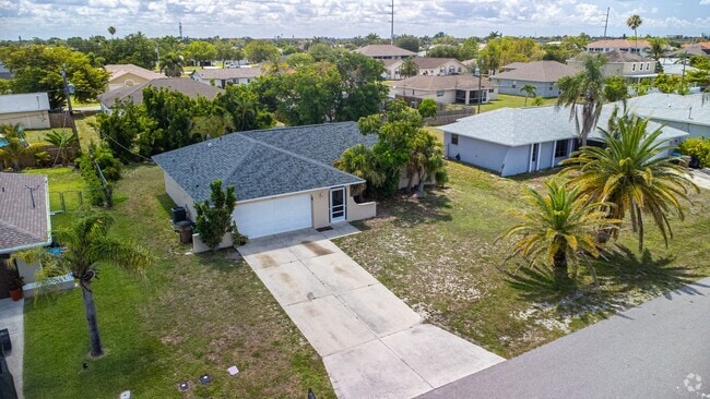 Building Photo - 3733 SW 1st Ave Rental