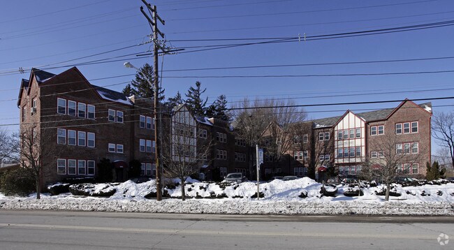 Photo - 1687 Broad St