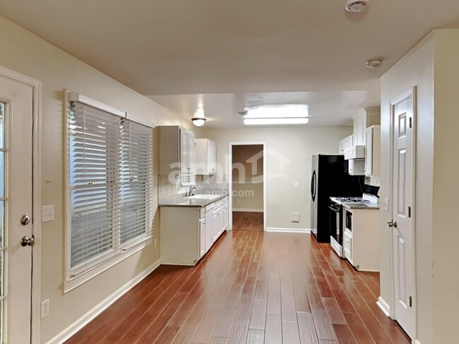 Photo - 2011 Aldbury Ln