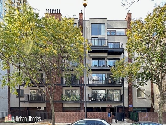 Building Photo - 1220 N La Salle Dr Unit M02B Rental