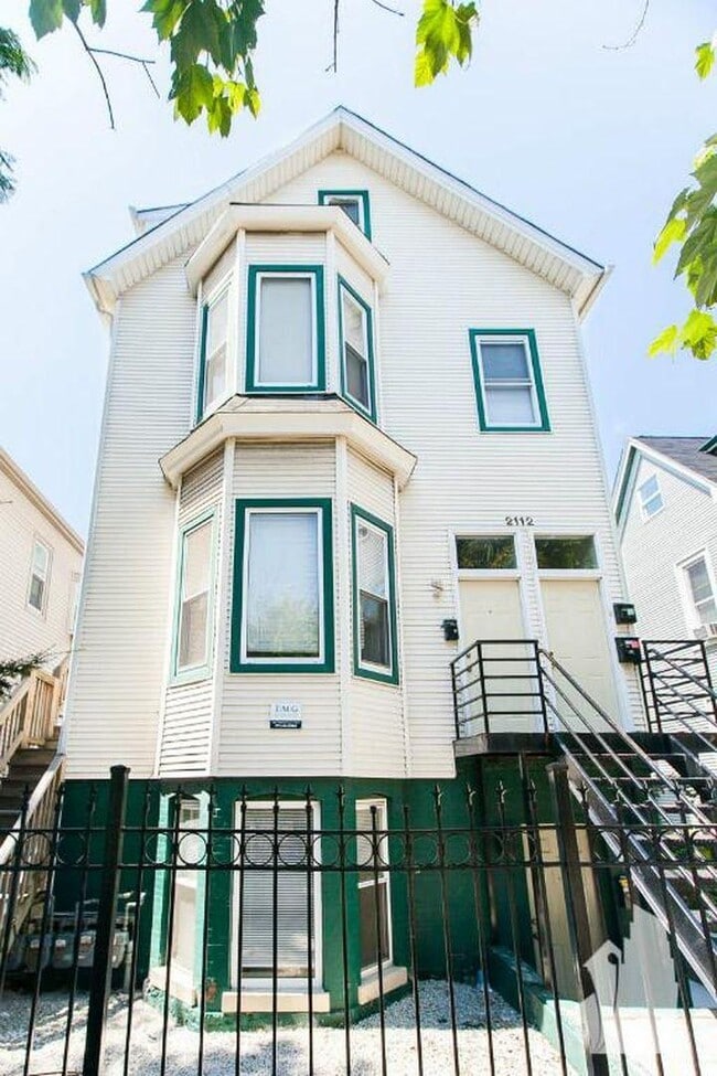 Photo - 3 bedroom in Chicago IL 60647 Unidad GDN