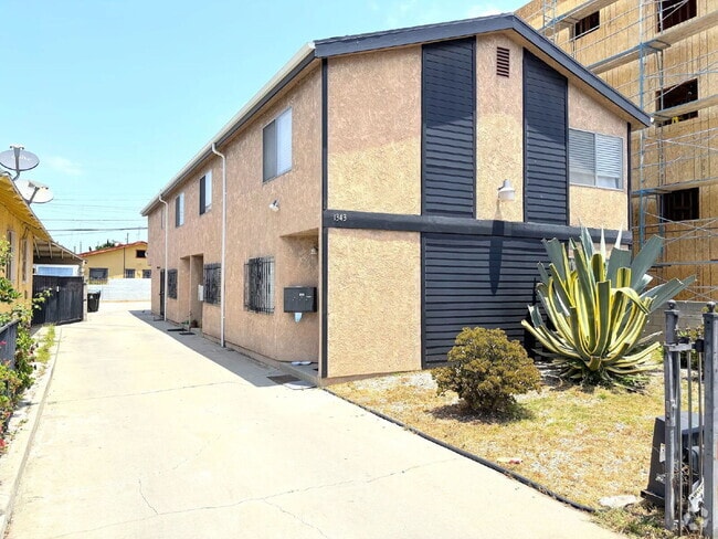 Building Photo - 1343 W 36th St Unit 4 Rental