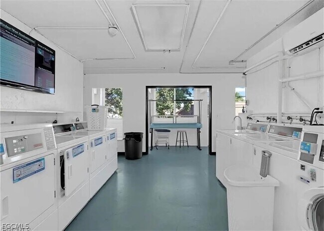 Building Photo - 3704 Broadway Unit 112