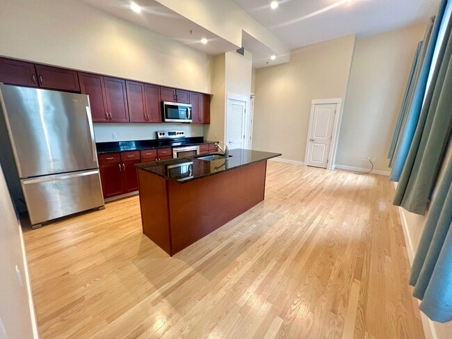 Building Photo - Putnam Block Hotel - One Bedroom Apartment... Unit 206