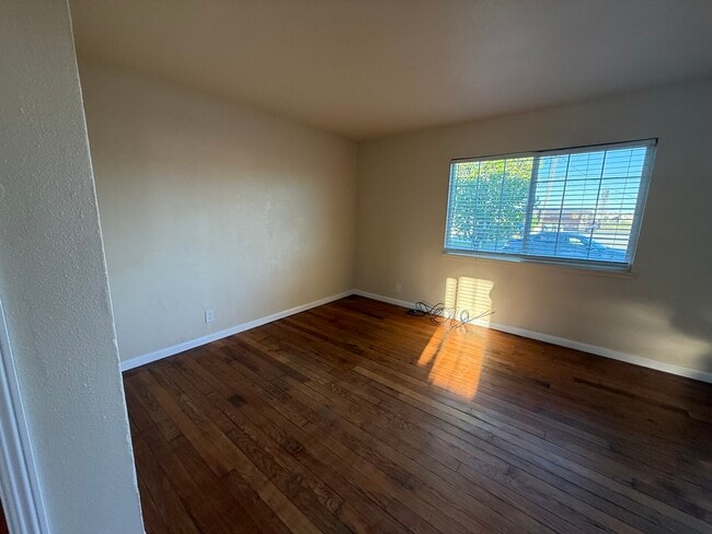 Photo - 5425 Live Oak Ave