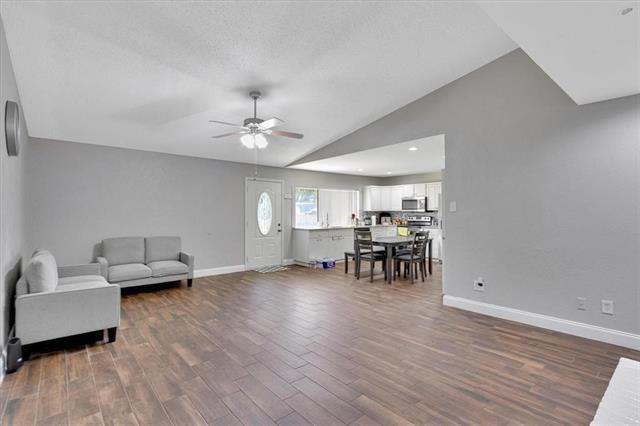 Photo - 330 Nettle Dr