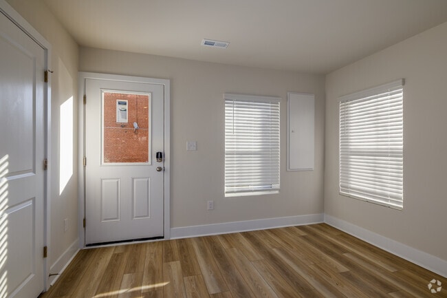 3 habitaciones, 3,5 baños - 1920 pies cuadrados - Entrada - Guilford Row