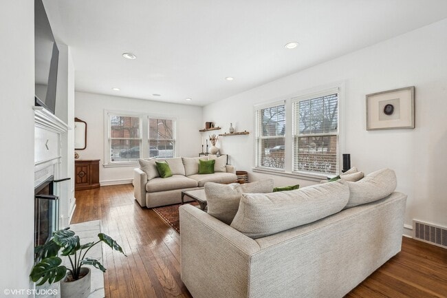 Photo - 1754 Grove St