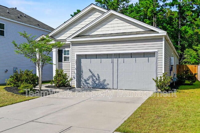 Photo - 643 Silver Spruce St