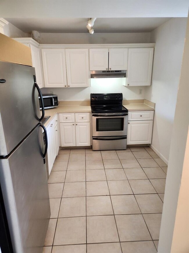 Building Photo - 731 N Pine Island Rd Unit 402