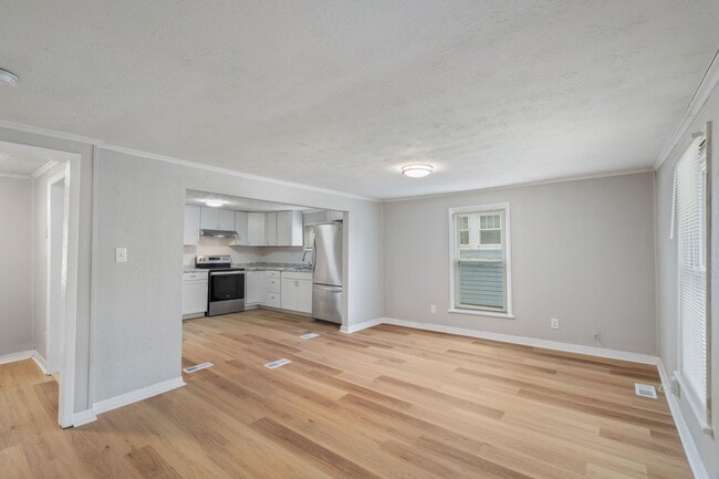 Building Photo - 2325 Cedar Ln