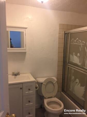 Building Photo - 8 Adella Pl Unit 8