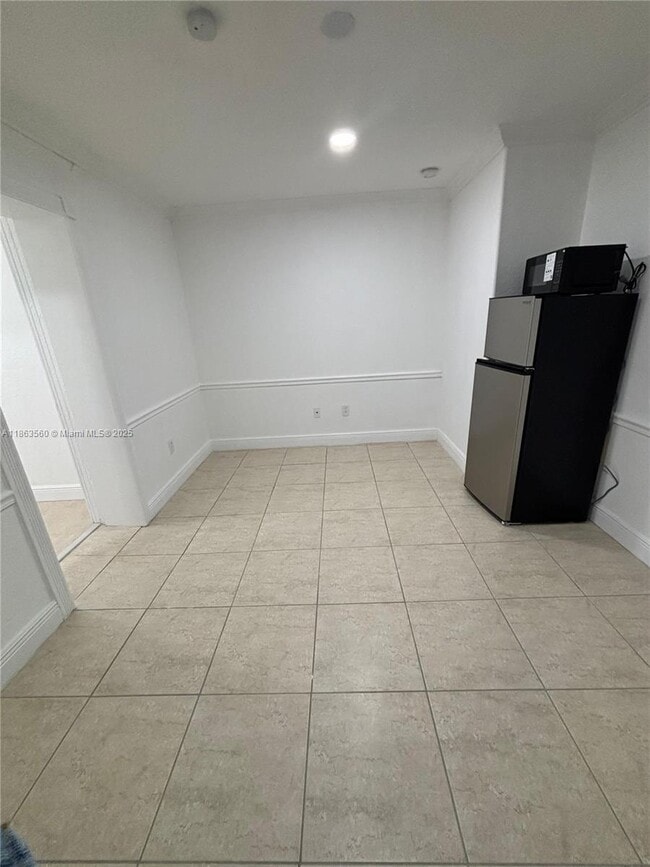 Building Photo - 645 NW 7th Ave Unit studio -3 Rental