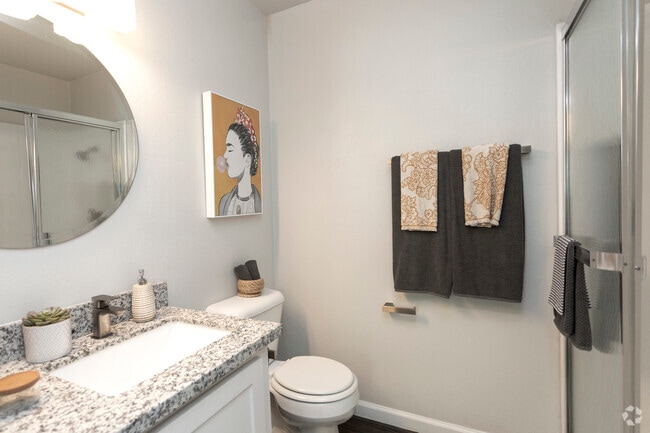 2 BR, 2 BA - 924 SF
