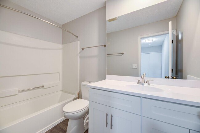 Wexford Lakes Apartments and Townhomes