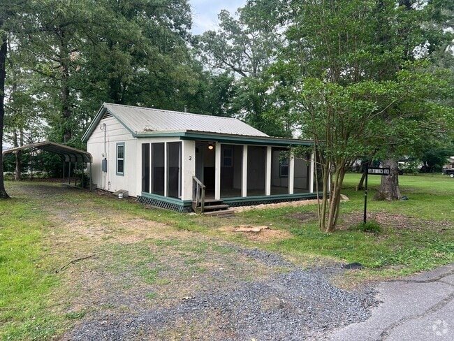 Building Photo - 2 Bed 2 Bath Cottage Rental