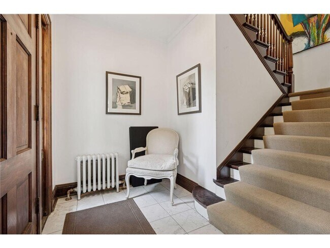 Photo - 1785 Dupont Ave S