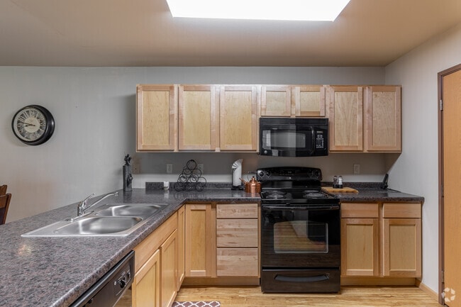 2BR, 1BA – 961SF
