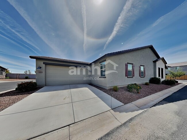 Building Photo - 15074 W Sherman St