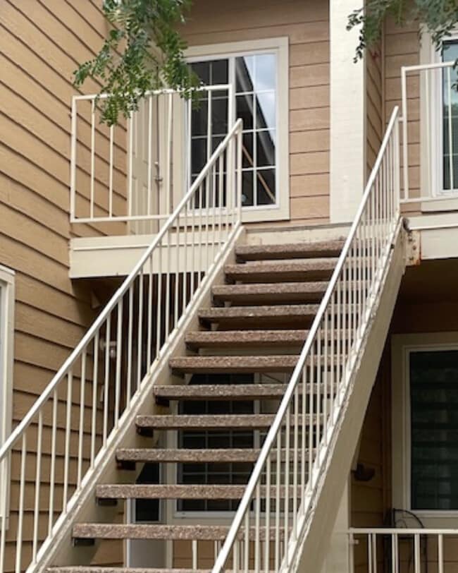 End upstairs unit - 6036 Gunbarrel Ave Unit 6036 Gunbarrel Ave