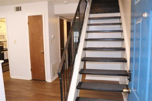 Photo - 2572 Stratford Ln