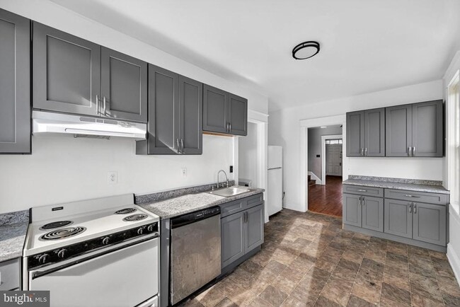 Photo - 990 Mt Rose Ave