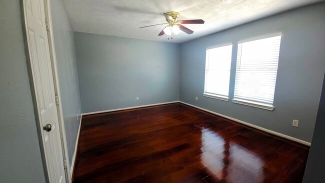 Building Photo - 1213 Ruthven St Rental