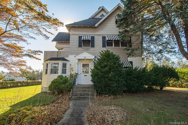 Building Photo - 36 Maple Ave