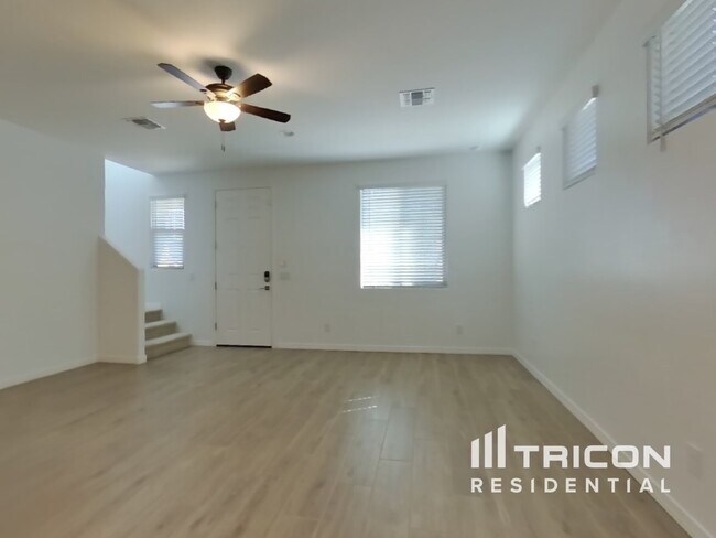 Photo - 5838 W Wood St