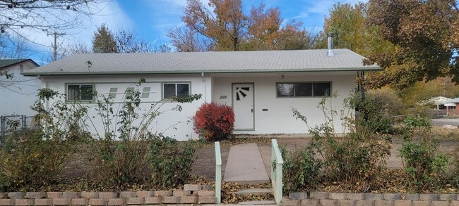 Building Photo - 3 Bedroom 1 Bath Home