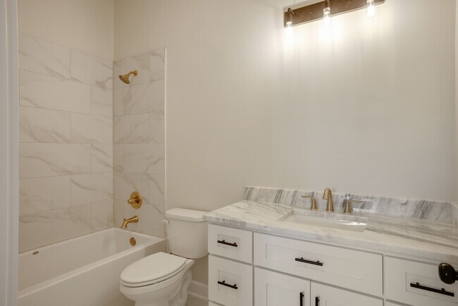 Photo - 306 W Taft St Unit B