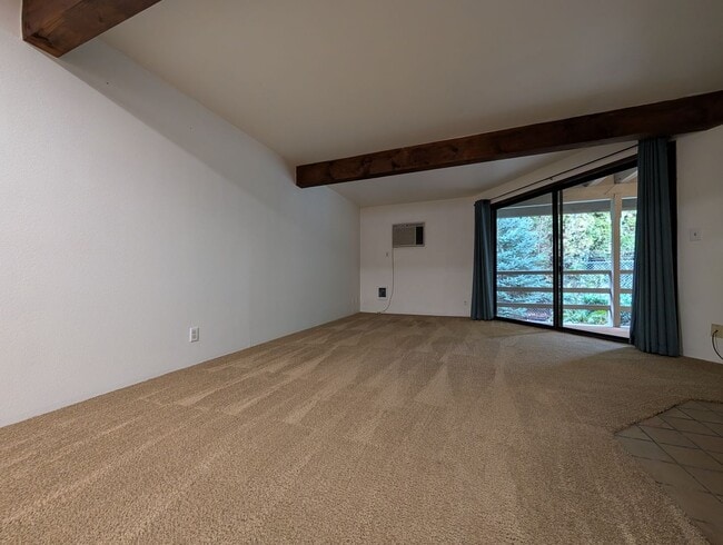 Photo - Great 2 Bedroom, 1-Bath Condo Near Eugene Country Club!