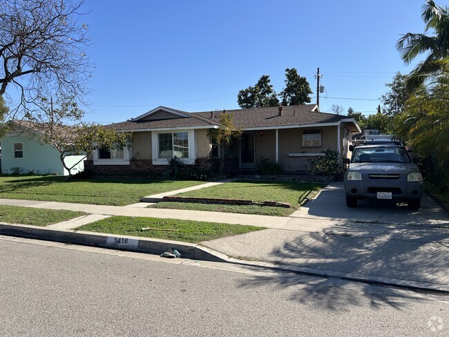 Building Photo - 1416 W Goodhue Ave Rental