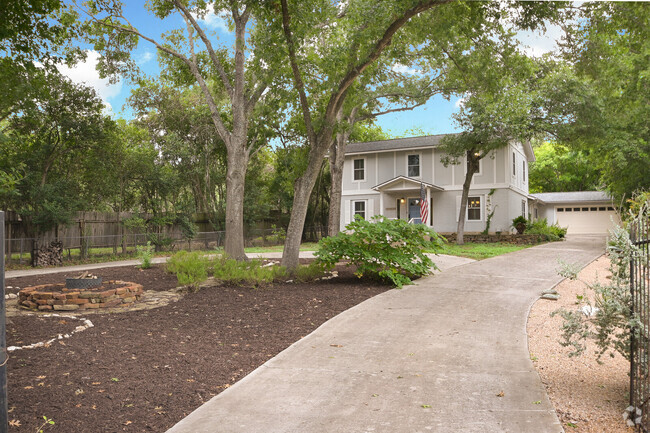 Building Photo - 7243 N Vandiver Rd Rental