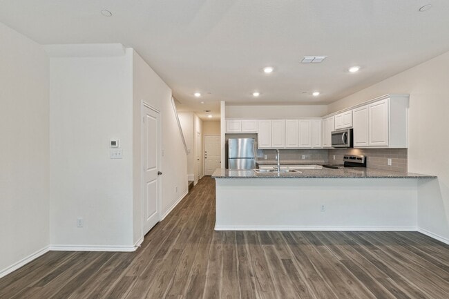 Photo - AVAILABLE NOW! 3 BEDROOM TRIPLEX LOCATED IN BONHAM, TEXAS!