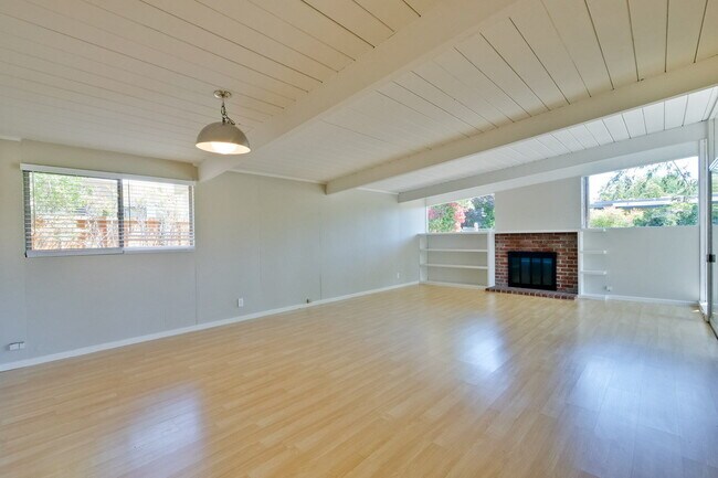 Photo - Nice Single Level Eichler Home in the Gree...