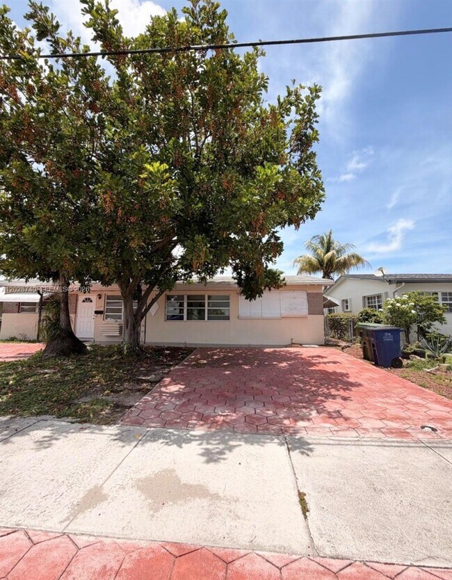 Photo - 1077 SW 2nd St Unit 2