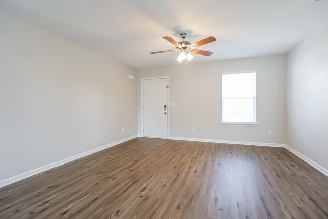 Photo - 408 Bronson Dr