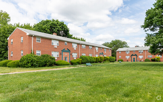 Building Photo - Bradford Commons Rental