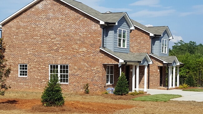 Building Photo - 6701 Pine Ridge Dr Rental
