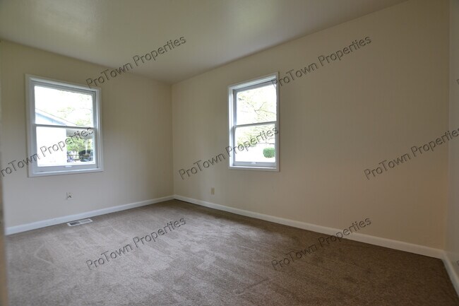 Photo - 201 Luana Rd