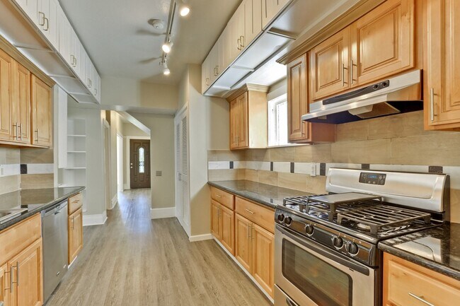 Photo - 1425 Walnut St Unit Lower