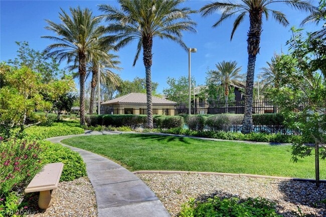Building Photo - 6868 Sky Pointe Dr Unit 1038