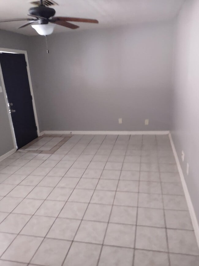 Living - 804 Lyndell Ct