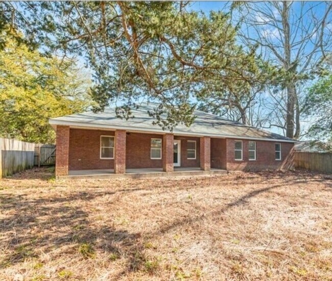 104 Marilyn Ave NW