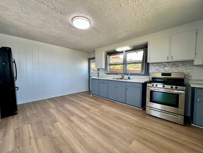 Photo - 3 bedroom 1.5 bath in South Kona with a covered carport