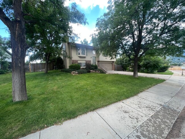 Building Photo - Beautiful Home 3 Bedroom within Close Proximity to Fort Carson!!