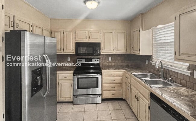 Photo - 1729 Molly Ln